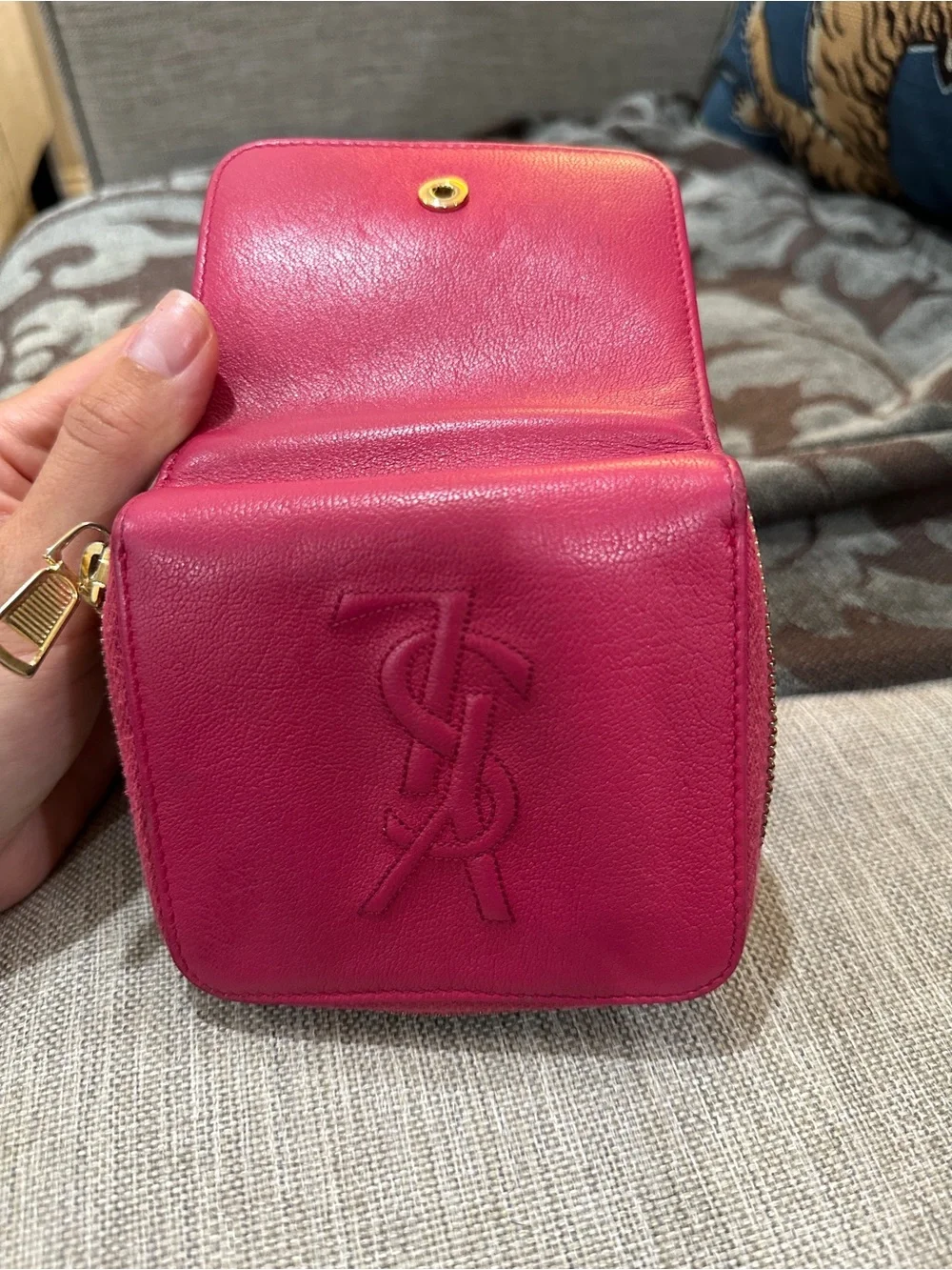 Yves Saint Laurent compact ysl